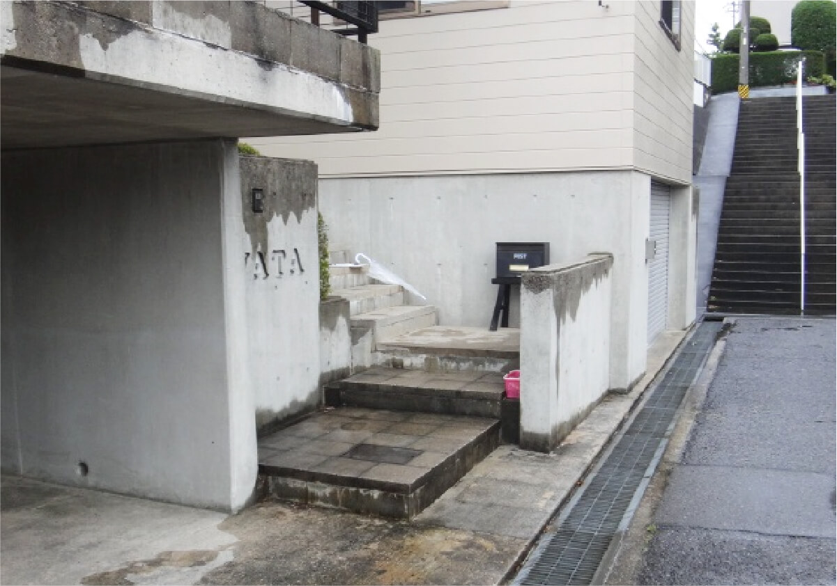 外構撤去および庭木・庭石等の撤去も承ります。