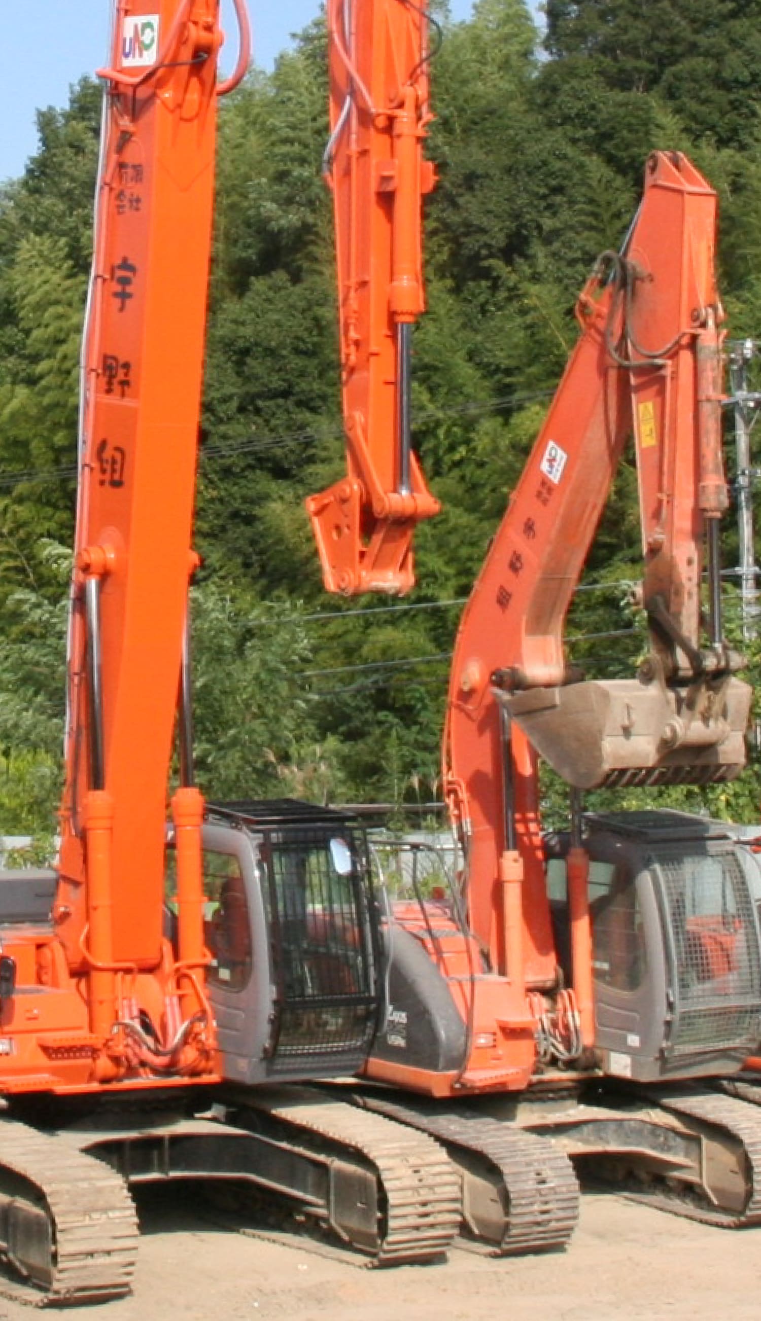 宇野組は、法人様・個人様からのご依頼を受け、小規模解体から住宅解体・ビル・公共施設解体、森林伐採、産業廃棄物・不用品の回収・リサイクル、水回りの改修工事など、さまざまな解体工事を行っています。